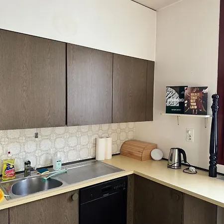 Penthouse Rooftop Loft, 190sq, Panorama View, 1min To Main Station- 5min To * Basel